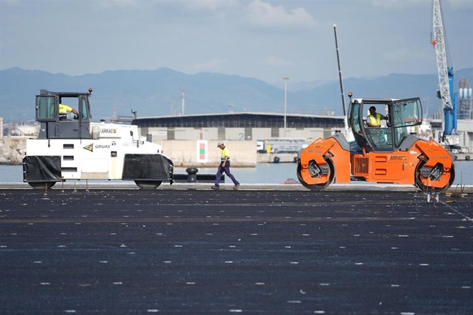 El Moll de Balears del Port Tarragona empieza la fase de pavimentación de la explanada