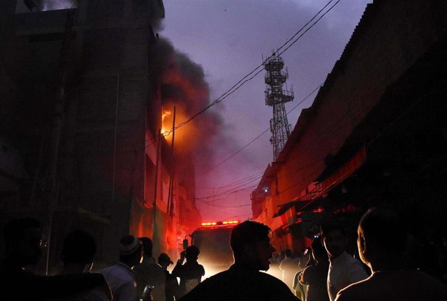 Archivo - Imagen de archivo de un incendio en Pakistán