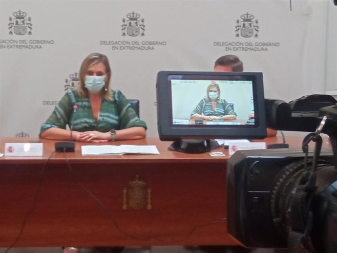 La delegada del Gobierno, Yolanda García Seco, en la rueda de prensa sobre tráfico en Badajoz.