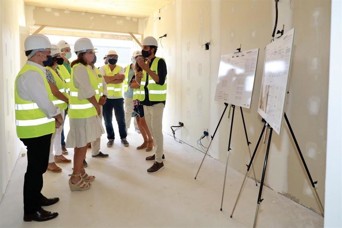 Armengol visita las obras de nuevas VPO en Calvi.