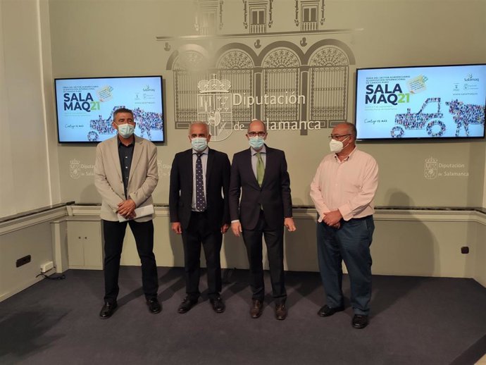 Presentación de Salamaq con la presencia de Julián Barrera, Jesús María Ortiz, Javier Iglesias y Marcelino Cordero, de izquierda a derecha, en La Salina.