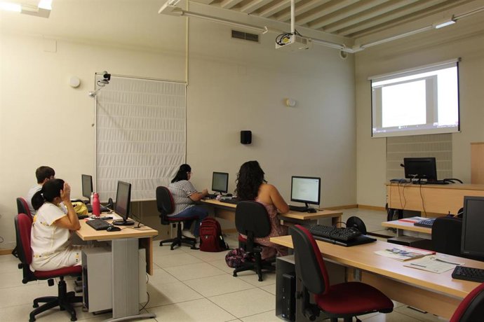 Clase online en la UNIA con la presidenta de la Asociación Humanidades Digitales Hispánicas (HDH) Nuria Rodríguez como ponente.