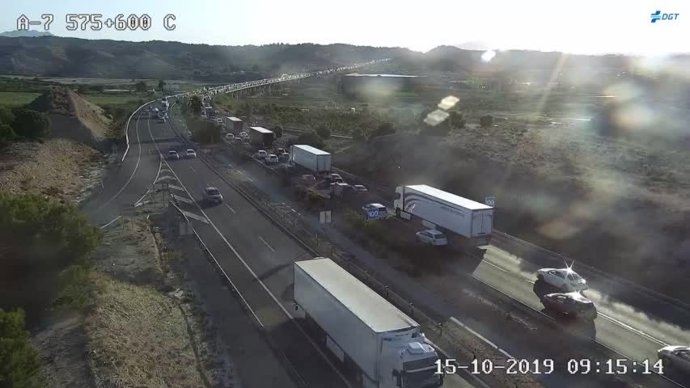 Archivo - Imágenes de las retenciones en la autovía A-7 (foto de archivo)