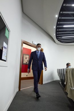 El presidente del Gobierno, Pedro Sánchez, se dirige a comparecer en rueda de prensa para dar cuenta de los asuntos tratados en la reunión del Grupo de Trabajo Interministerial sobre Afganistán