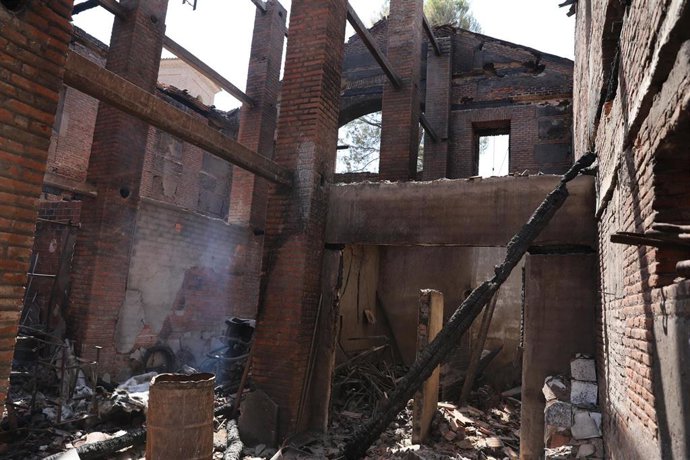 El secadero de tabaco del castillo de Batres, después del incendio, a 19 de agosto de 2021, en Batres, Madrid, (España). El incendio, que se originó en torno a las 16:00 horas del pasado domingo, ya se ha dado por extinguido después de afectar a 191 hec
