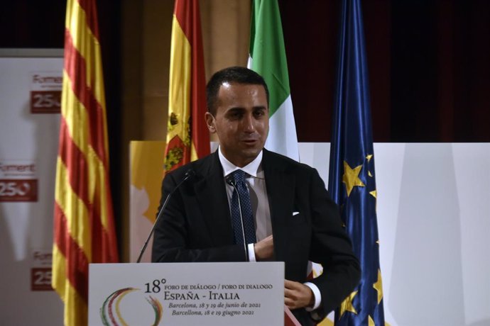 Archivo - El ministro italiano Luigi di Maio, interviene en un debate de la clausura de la sesión del XVIII Foro de Diálogo España-Italia, en el Foment del Treball Nacional de Barcelona, a 19 de junio de 2021, en Barcelona, Cataluña (España). En este mi