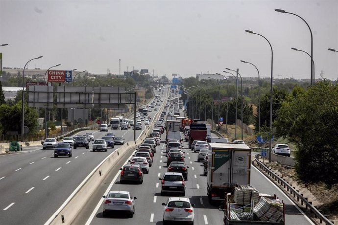 Varios vehículos en la carretera de Andalucía, a la altura de Pinto, el día que comienza la operación salida con motivo de la festividad del 15 de agosto, que coincide con el arranque de los viajes de la segunda quincena del mes, a 13 de agosto de 2021,