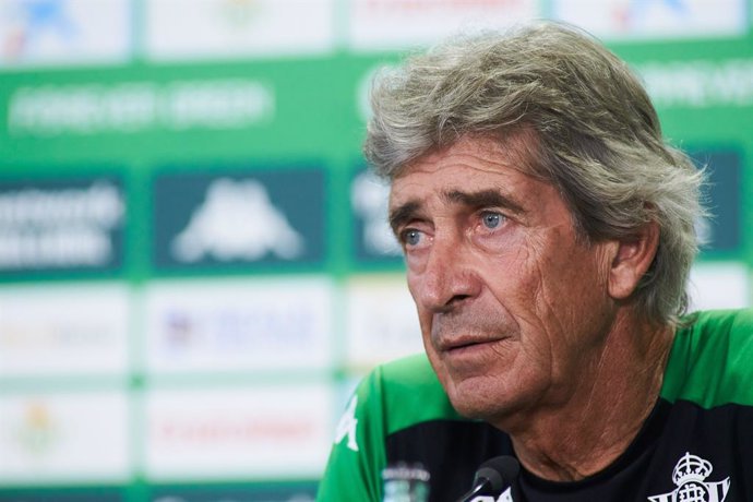 Manuel Pellegrini attends to the media during the press conference of Real Betis Balompie prior the LaLiga match against Real Madrid at Benito Villamarin Stadium on August 27, 2020 in Sevilla, Spain.