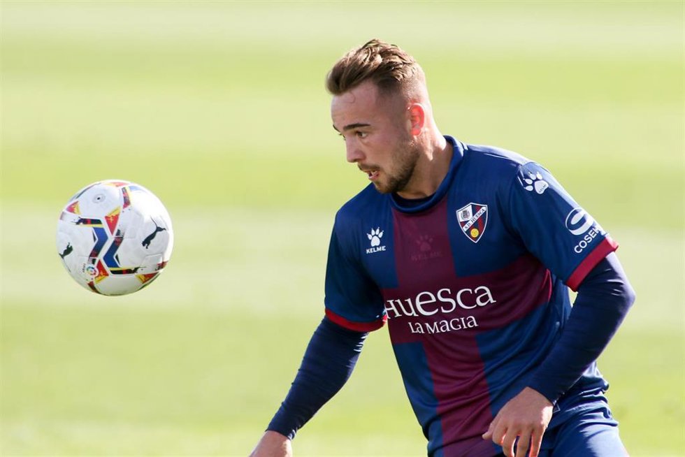 Archivo - Javi Ontiveros, en su etapa en el Huesca