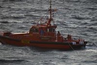Rescatadas diez personas que navegaban en una patera rumbo a la costa de Málaga