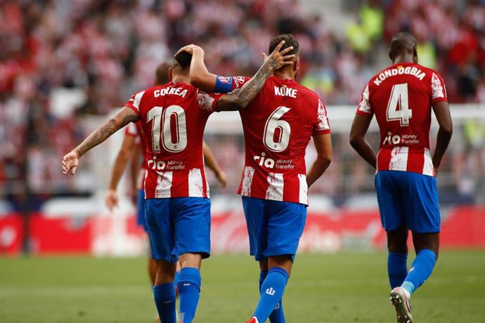 Ángel Correa celebra un gol con Koke y Kondogbia