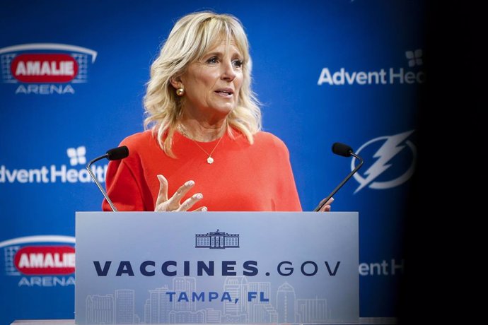 Archivo - 24 June 2021, US, Tampa: US First lady Jill Biden speaks to the media during "Shots on Ice," a COVID-19 vaccination event at Amalie Arena in Tampa. Photo: Ivy Ceballo/Tampa Bay Times via ZUMA Wire/dpa