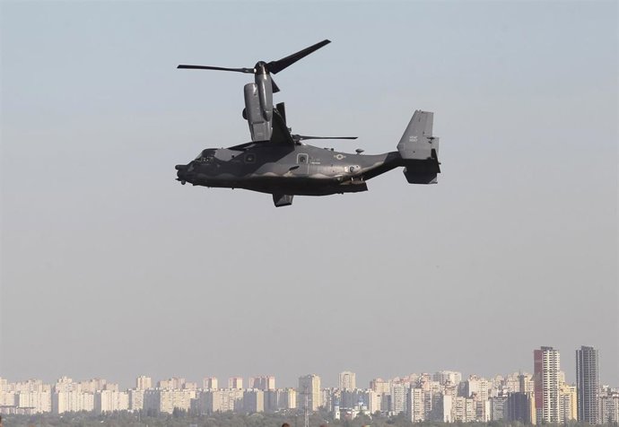 Archivo - Avión estadounidense sobrevolando Kiev, en Ucrania