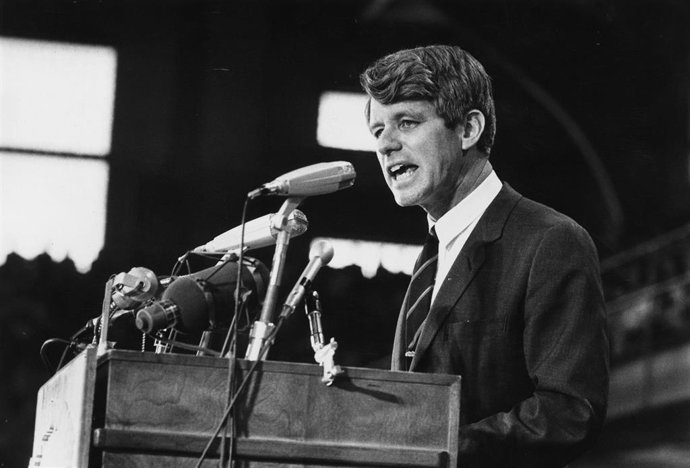 El senador Robert F. Kennedy durante un acto en 1968