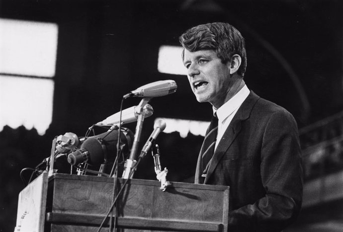 El senador Robert F. Kennedy durante un acto en 1968