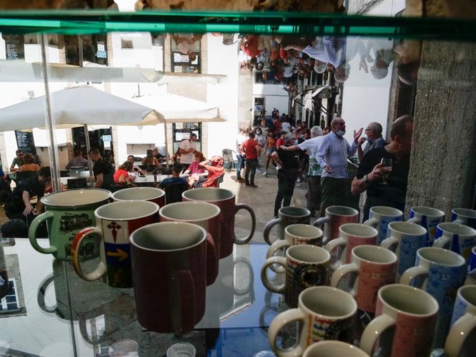 Varias tazas en un restaurante en Santiago de Compostela.