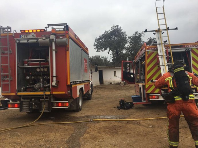 Archivo - Actuación del Consorcio de Bomberos de Huelva en el mes de julio.