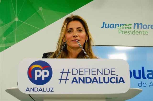 Archivo - La vicesecretaria de Sociedad del Bienestar del PP Andaluz, Ana Mata, este martes en rueda de prensa.