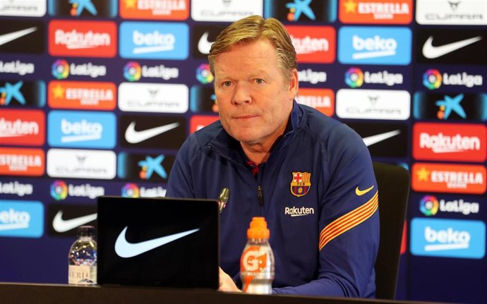 Archivo - El entrenador del FC Barcelona, Ronald Koeman, en rueda de prensa