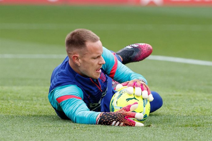 Archivo - Marc-Andre ter Stegen durante un entrenamiento con el FC Barcelona