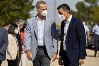 El Rey reconoce la labor del personal que ha participado en la acogida de afganos a su llegada a España