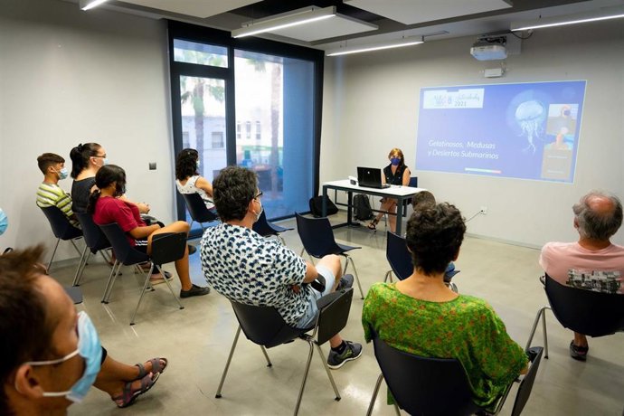 Conferencia en el Aula del Mar