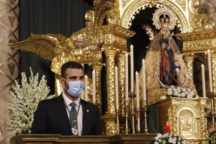 Los almerienses piden salud a la Virgen del Mar en el Día de la Patrona