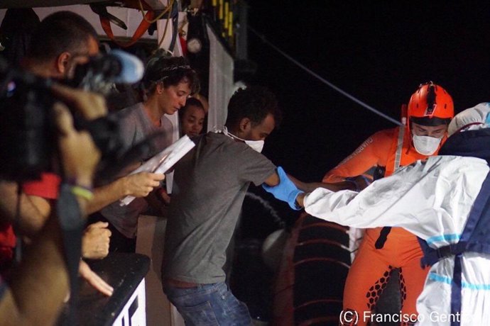 Archivo - Desembarco de migrantes en Lampedusa