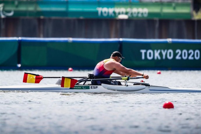 Javier Reja durante las series clasificatorias de scull individual en los Juegos Paralímpicos de Tokio