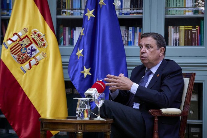 El ministro de Agricultura, Pesca y Alimentación, Luis Planas, durante una entrevista para Europa Press, en la sede del ministerio, a 26 de agosto de 2021, en Madrid (España).