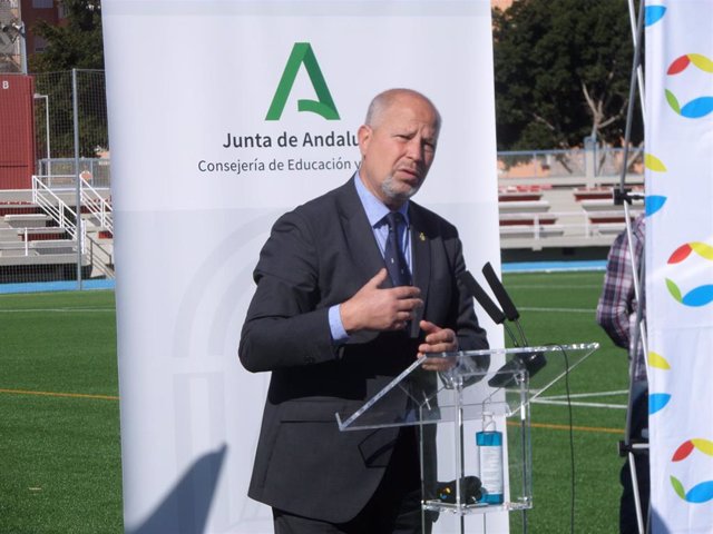 Archivo - El consejero de Educación y Deporte de la Junta de Andalucía, Javier Imbroda