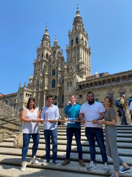 Miembros de Nuevas Generaciones en Santiago de Compostela