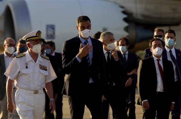 El presidente del Gobierno, Pedro Sánchez, durante una visita a la Base Aérea de Torrejón para recibir un vuelo de repatriación desde Afganistán el pasado viernes en Torrejón de Ardoz (Madrid)