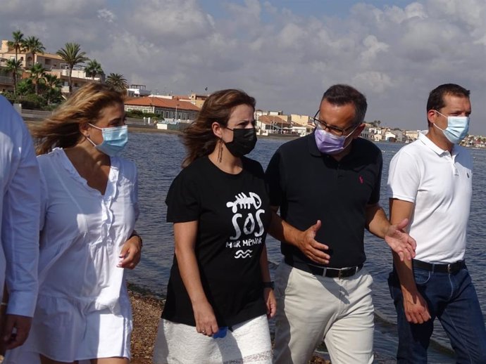 Archivo - La vicesecretaria general del PSOE y portavoz del Grupo Socialista en el Congreso, Adriana Lastra,visita el Mar Menor junto al secretario General del PSOE de la Región de Murcia y portavoz del Grupo Parlamentario