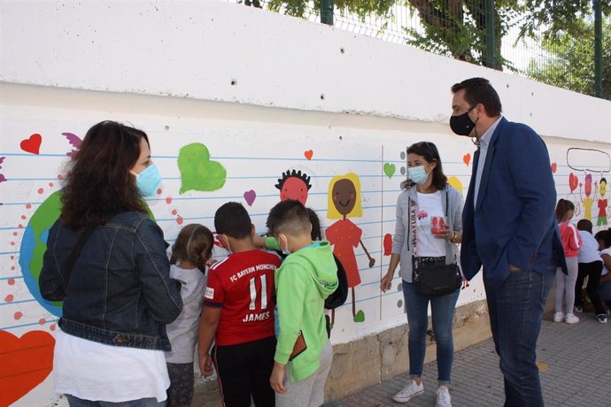 El Ayuntamiento de Sevilla renovará el patio y mejorará la accesibilidad del CEIP Hermanos Machado del Distrito Norte
