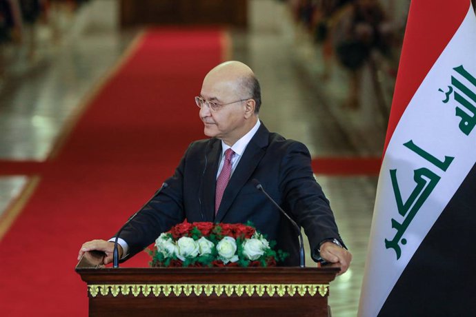 28 August 2021, Iraq, Baghdad: Iraqi President Barham Salih listens to French President Emmanuel Macron (not pictured) during a joint press conference at the Baghdad's Presidential Palace, on the sidelines of Baghdad Cooperation and Partnership Conferen