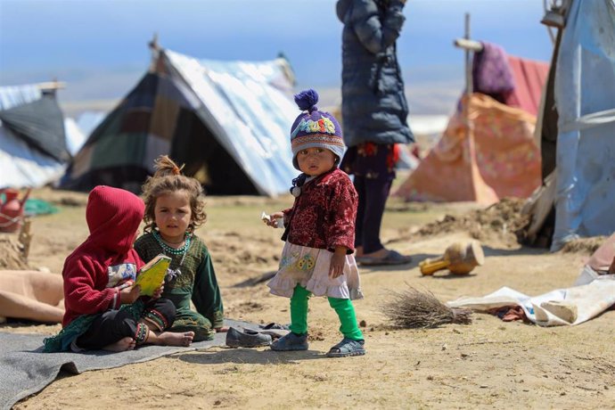 Archivo - Niños desplazados internos en el norte de Afganistán.