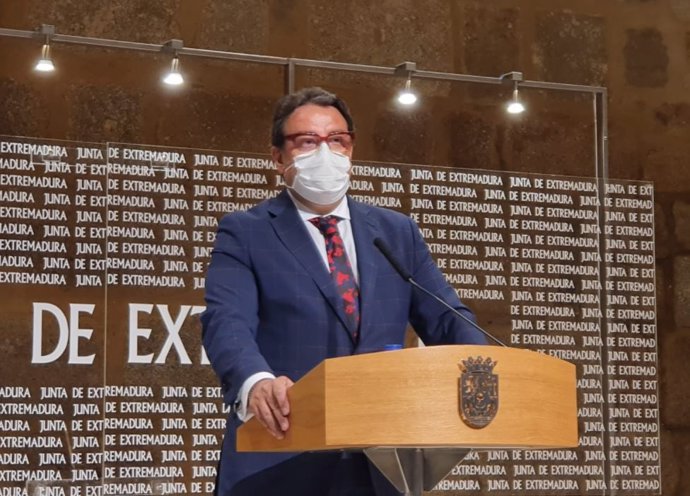 El vicepresidente segundo de la Junta y consejero de Sanidad, José María Vergeles, en una imagen de archivo