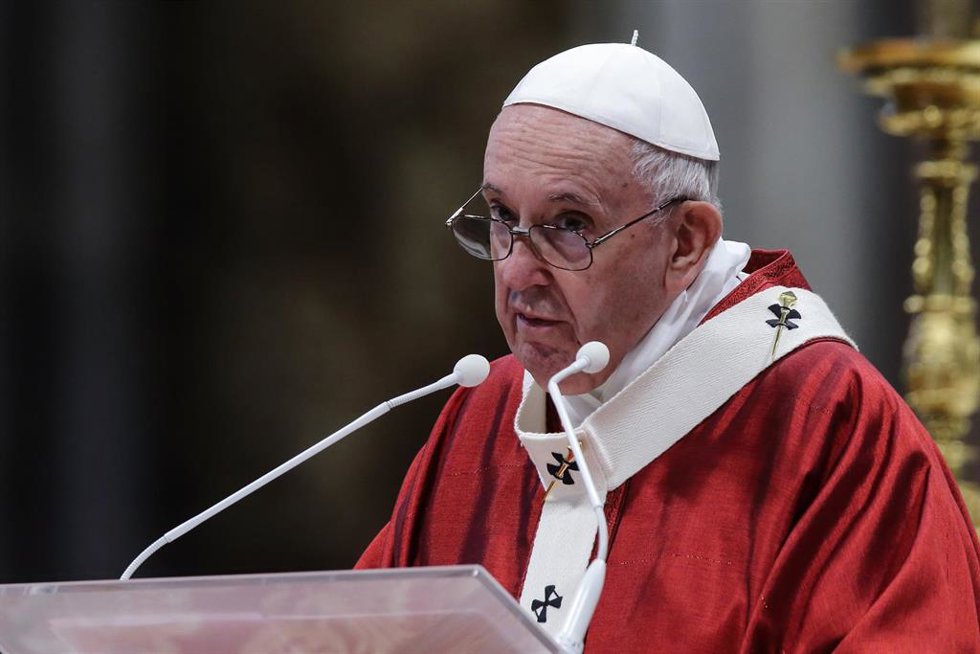 Archivo - 29 June 2021, Vatican, Vatican City: Pope Francis leads a holy mass on the Solemnity of Sts. Peter and Paul Apostles at St. Peter's Basilica. Photo: Evandro Inetti/ZUMA Wire/dpa