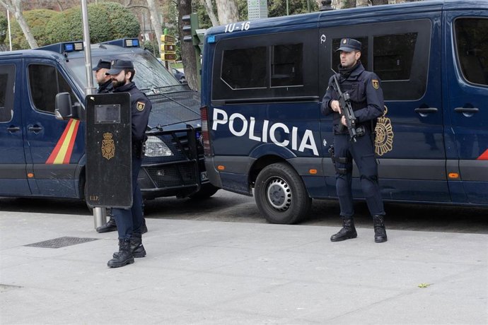 Archivo - Recursos de Policía Nacional, agente, agentes, policía, policías, Unidad de Intervención Policial (UIP), antidisturbio, escudo de antidisturbios, furgón policial, arma, armas, armamento, policía con arma