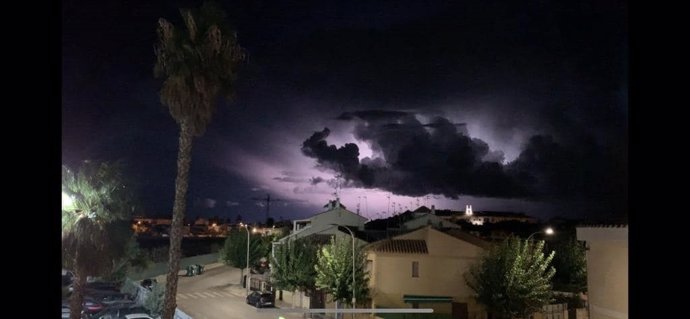 Archivo - Imágen de la tormenta eléctrica en Los Alcázares