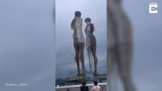 Alí y Nino: una trágica historia de amor contada en 10 minutos por un par de estatuas en movimiento