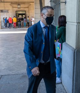 Archivo - El exdirector de la empresa Mercasevilla, Fernando Mellet, entrando en la Audiencia 