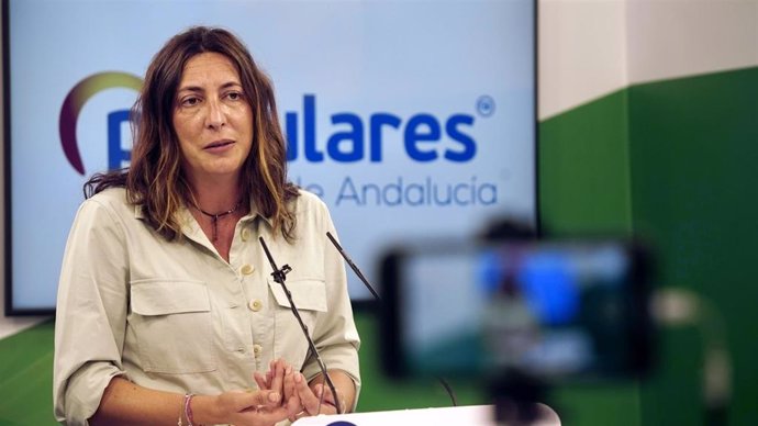 La secretaria general del PP-A, Loles López, en una imagen de archivo de una rueda de prensa.