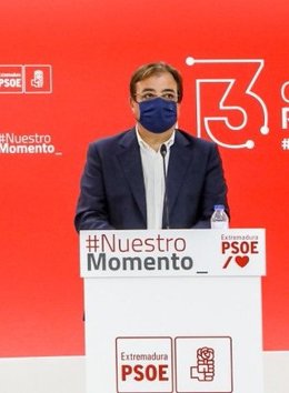 El secretario general del PSOE de Extremadura y presidente de la Junta, Guillermo Fernández Vara, en rueda de prensa con motivo de la visita de la ministra de Política Territorial y portavoz del Gobierno, Isabel Rodríguez