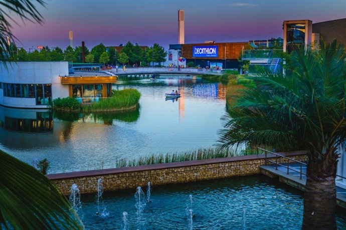 Instalaciones de Puerto Venecia, en Zaragoza.