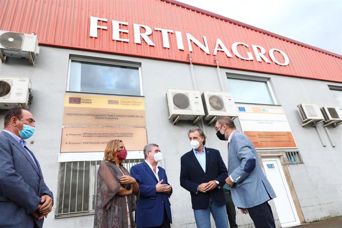 Lambán se ha desplazado a Utrillas para conocer la nueva planta de Fertinagro.