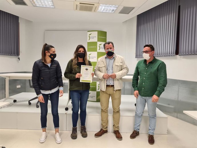 Entrega de diplomas en un curso de poda