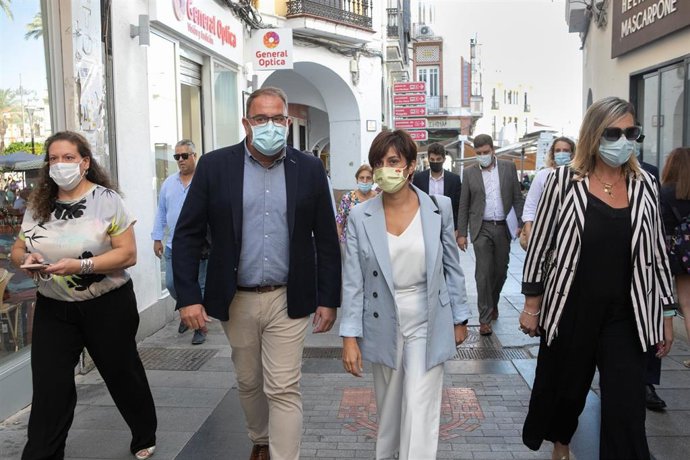 La ministra de Política Territorial, Isabel Rodríguez, junto al alcalde de Mérida, Antonio Rodríguez Osuna, la delegada del Gobierno, Yolanda García Seco, y la portavoz del gobierno local, Carmen Yáñez, en la visita de la ministra a la capital extremeña