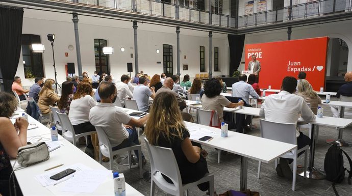 Archivo - Imagen de este lunes de la reunión de la Interparlamentaria del PSOE-A en Cádiz, presidida por el secretario general, Juan Espadas.